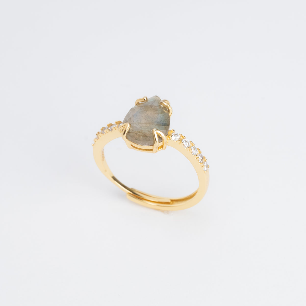 Anillo de plata con chapa de oro, cuarzo y zirconias.